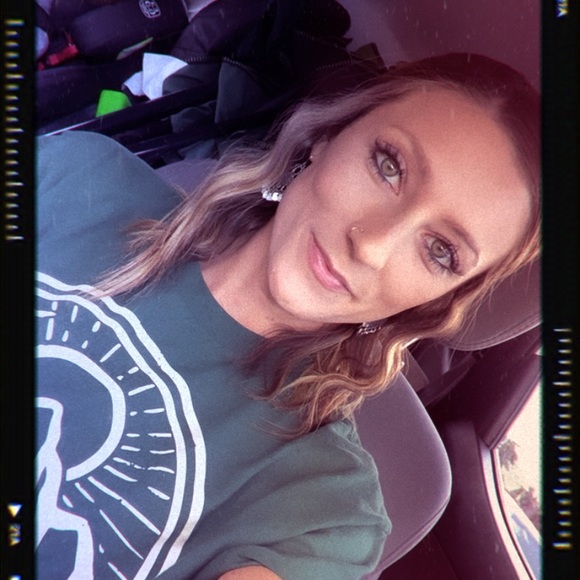 Meet your Posher, Taylor - Picture 1 of 1